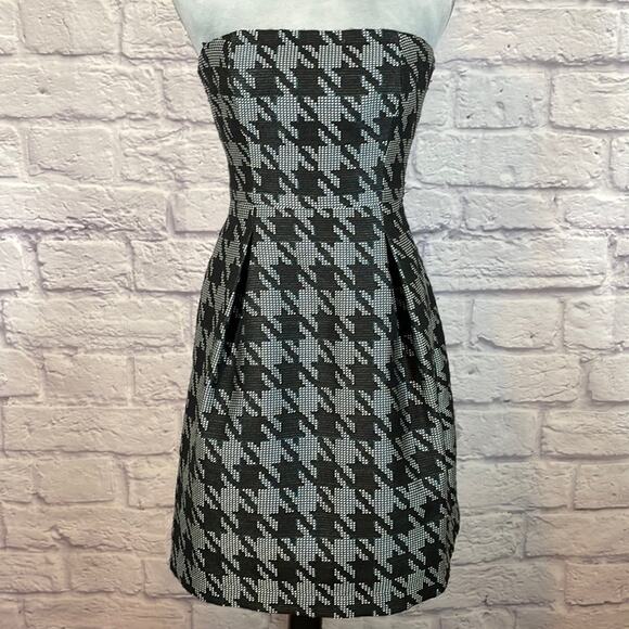 Trina Turk Dresses & Skirts - TrinaTurk tweed houndstooth cocktail dress